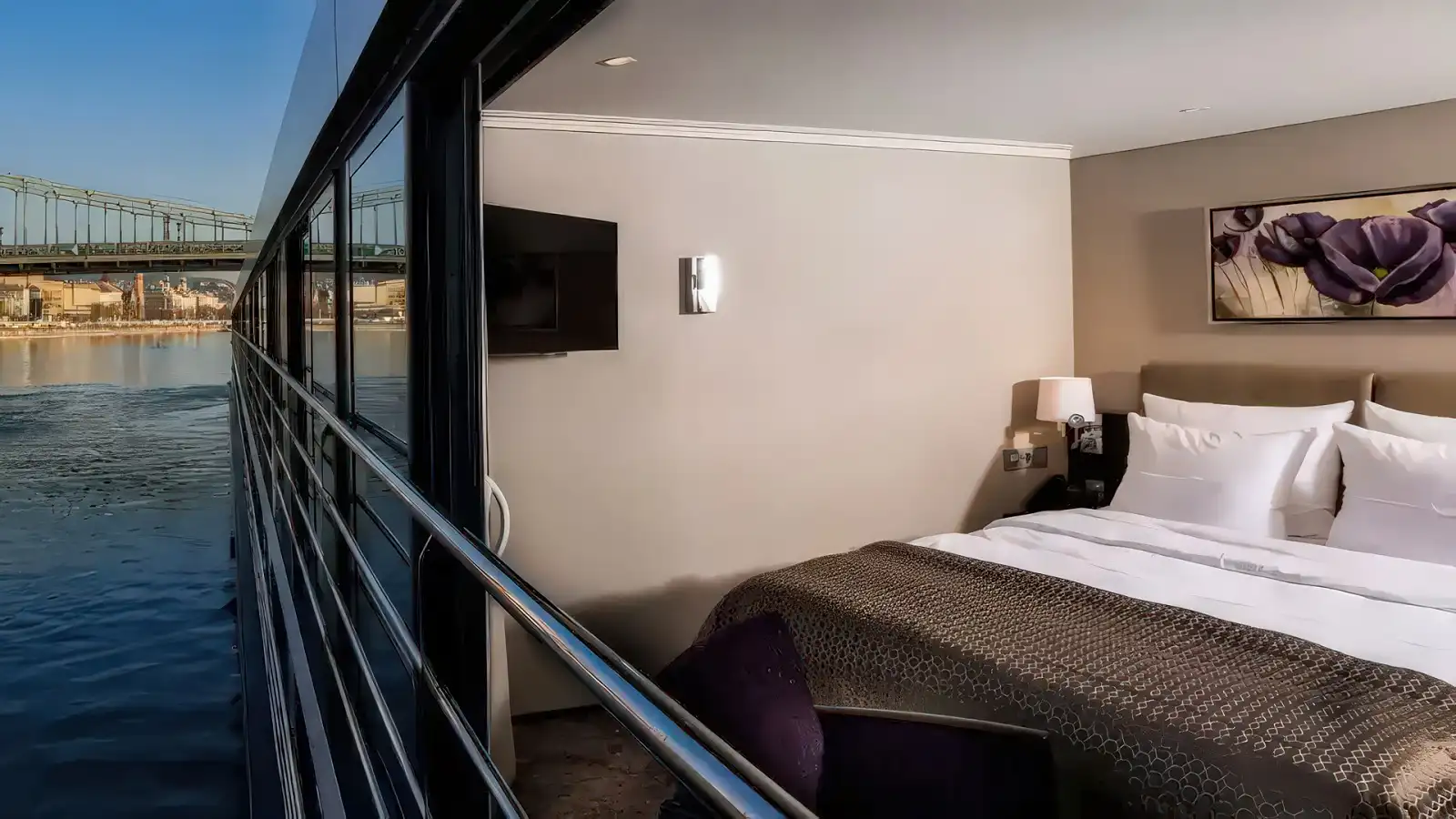 avalon waterways room outside