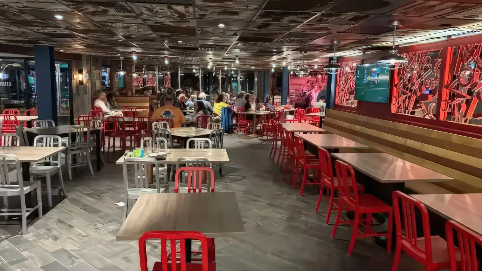 carnival dining
